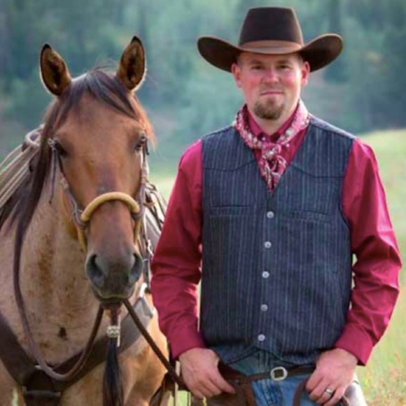 WYOMING TRADERS MENS RANGER CONCEALED CARRY PINSTRIPE WOOL VEST - GRAY - Picture 2 of 9